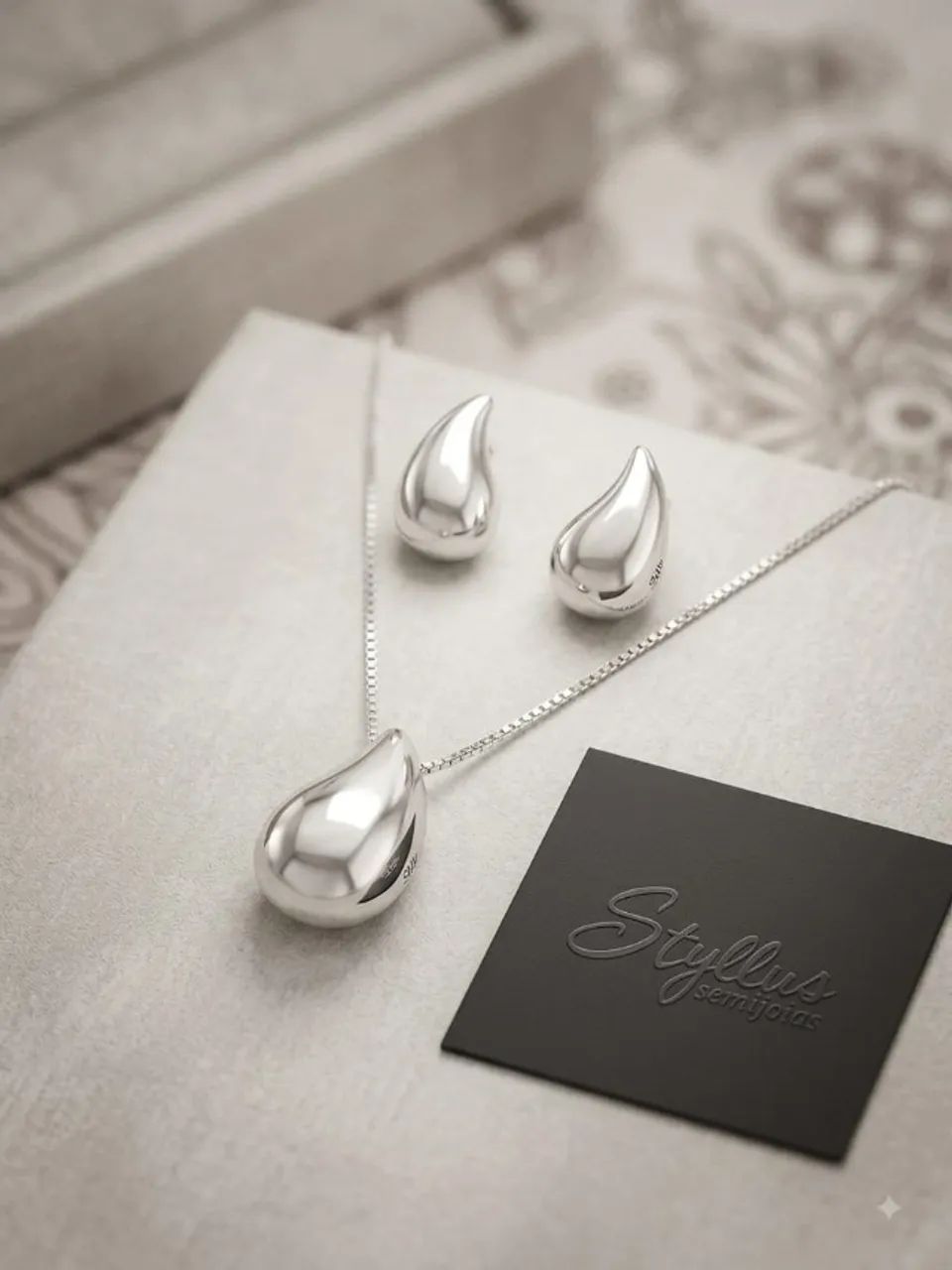 Conjunto Banhado a Prata formato Gota 
