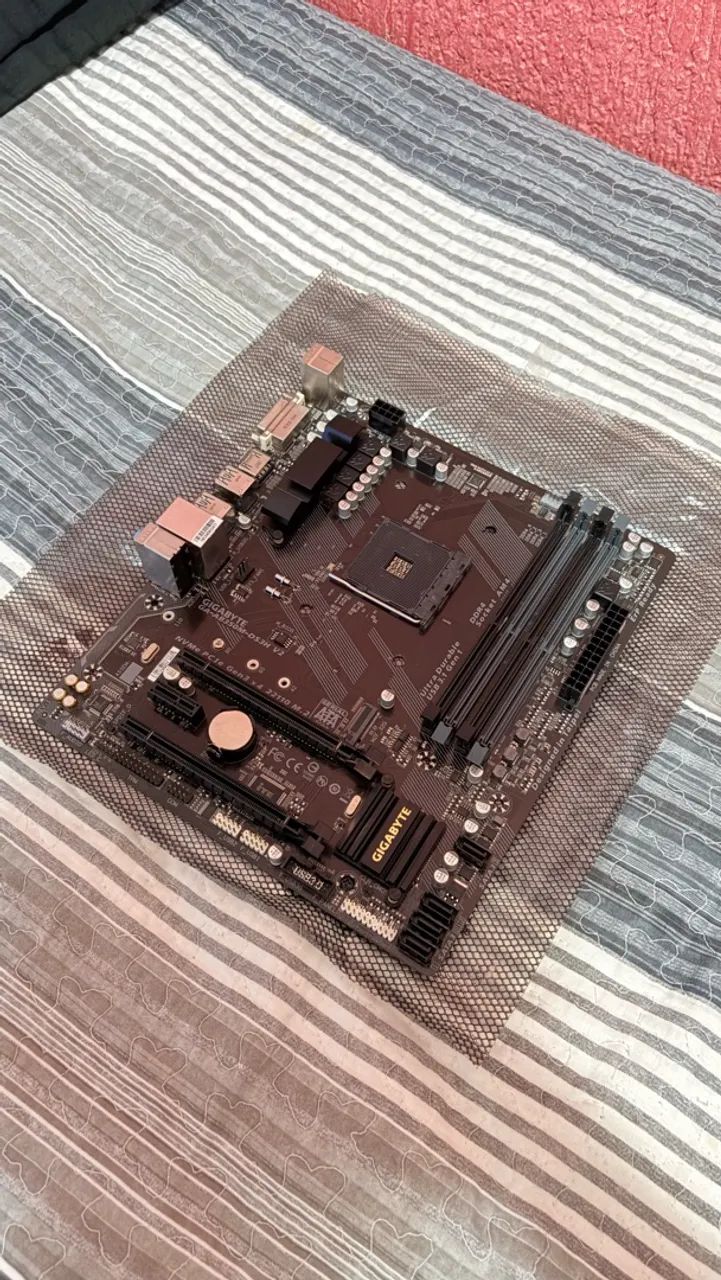 Placa Mãe GIGABYTE GA-AB350M-DS3H V2 - Foto 2