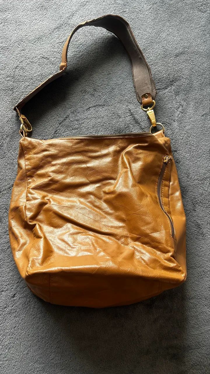 Bolsa em couro cor caramelo 