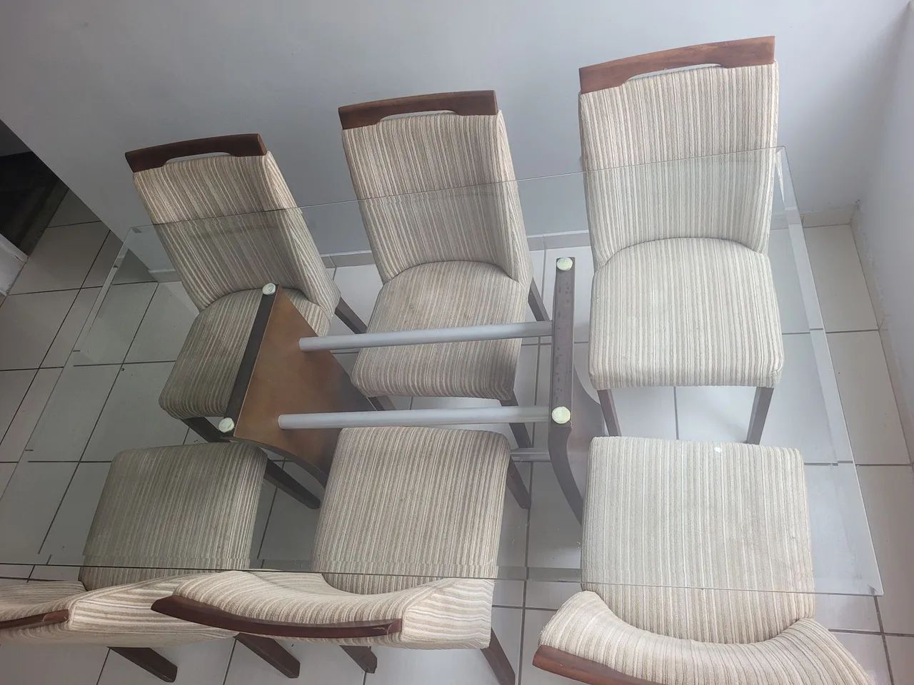 Mesa com 6 cadeiras