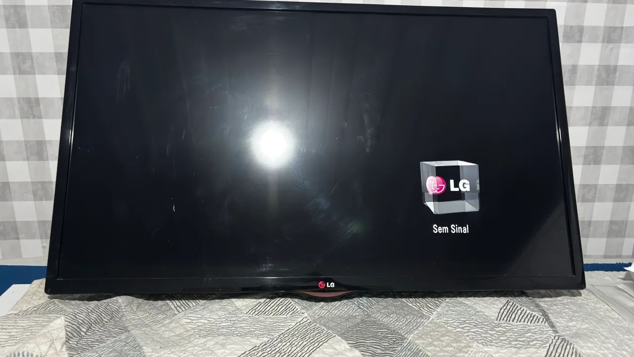 TV LG modelo 39LN5400, com 39 polegadas.