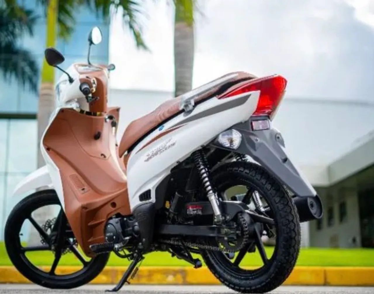 A MOTO DOS SEUS SONHOS, A BRANQUINHA COM MARRON - Foto 3