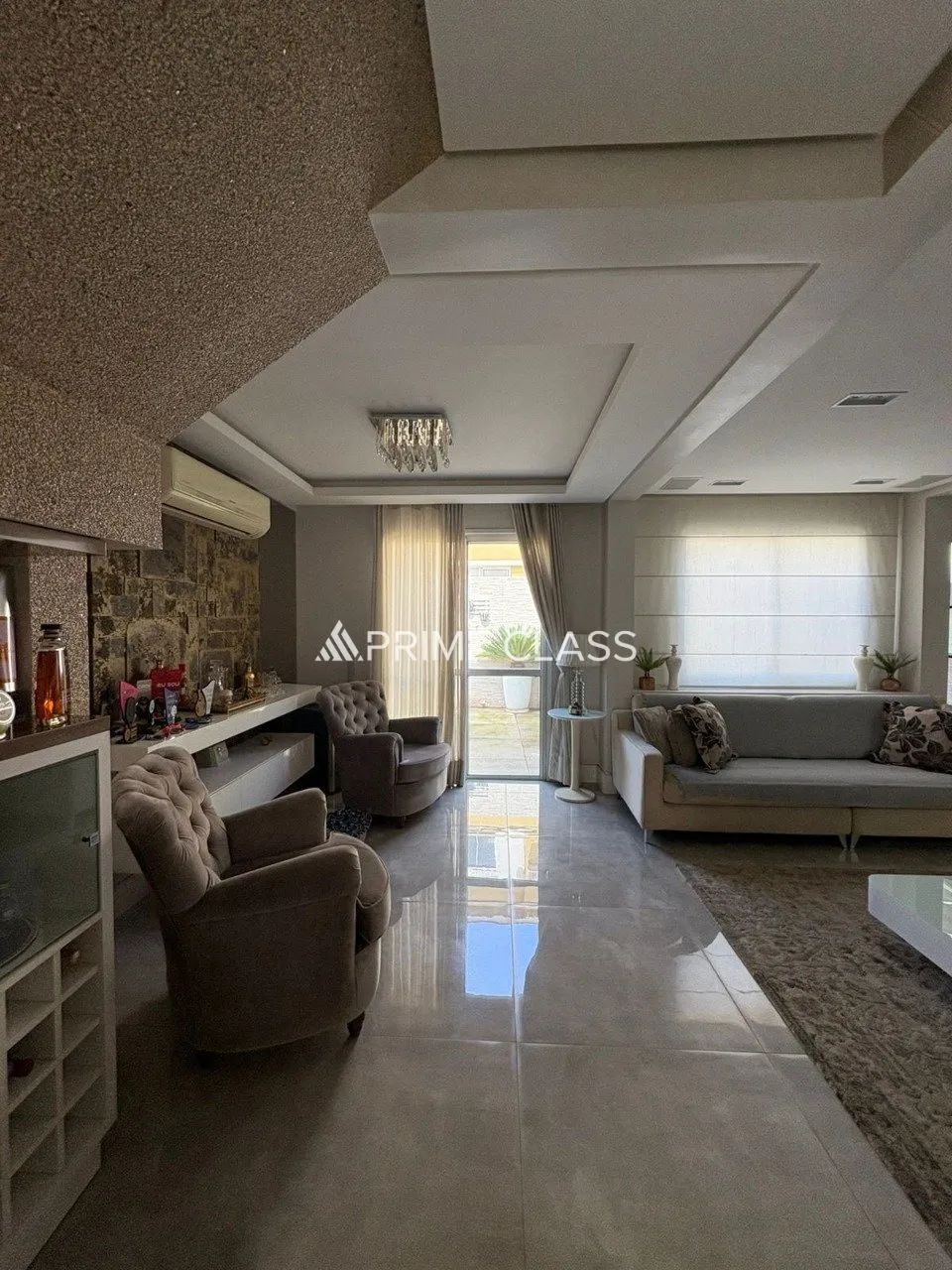 Casa com 3 dormitórios com 1 suíte, 2 vagas cobertas em Condomínio no Moinhos de Vento - C