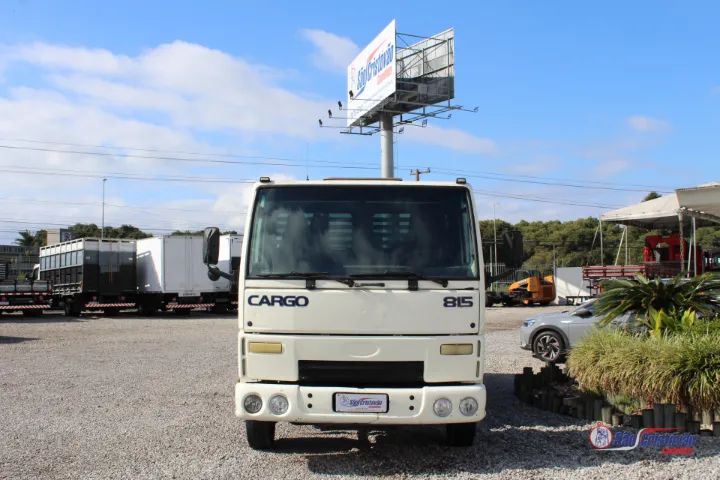 Ford cargo 815 com carroceria  - Foto 5