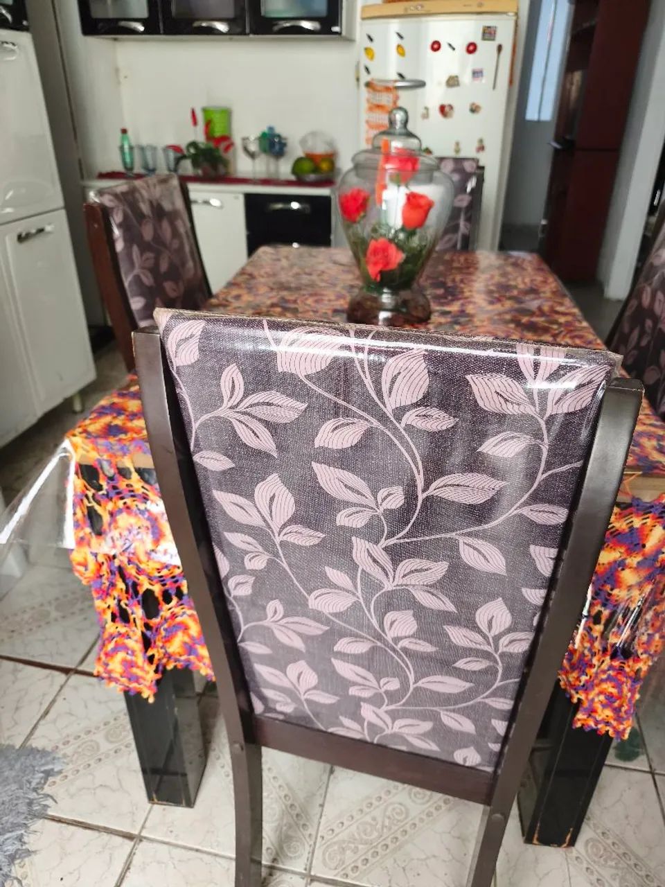 Vendo uma mesa de 4 cadeira  - Foto 4