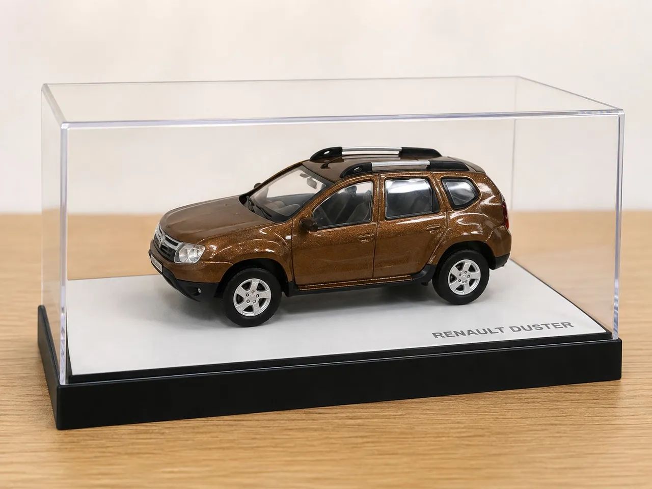 Miniatura Renault Duster Colecionável Marrom + Base e Acrílico - Foto 4