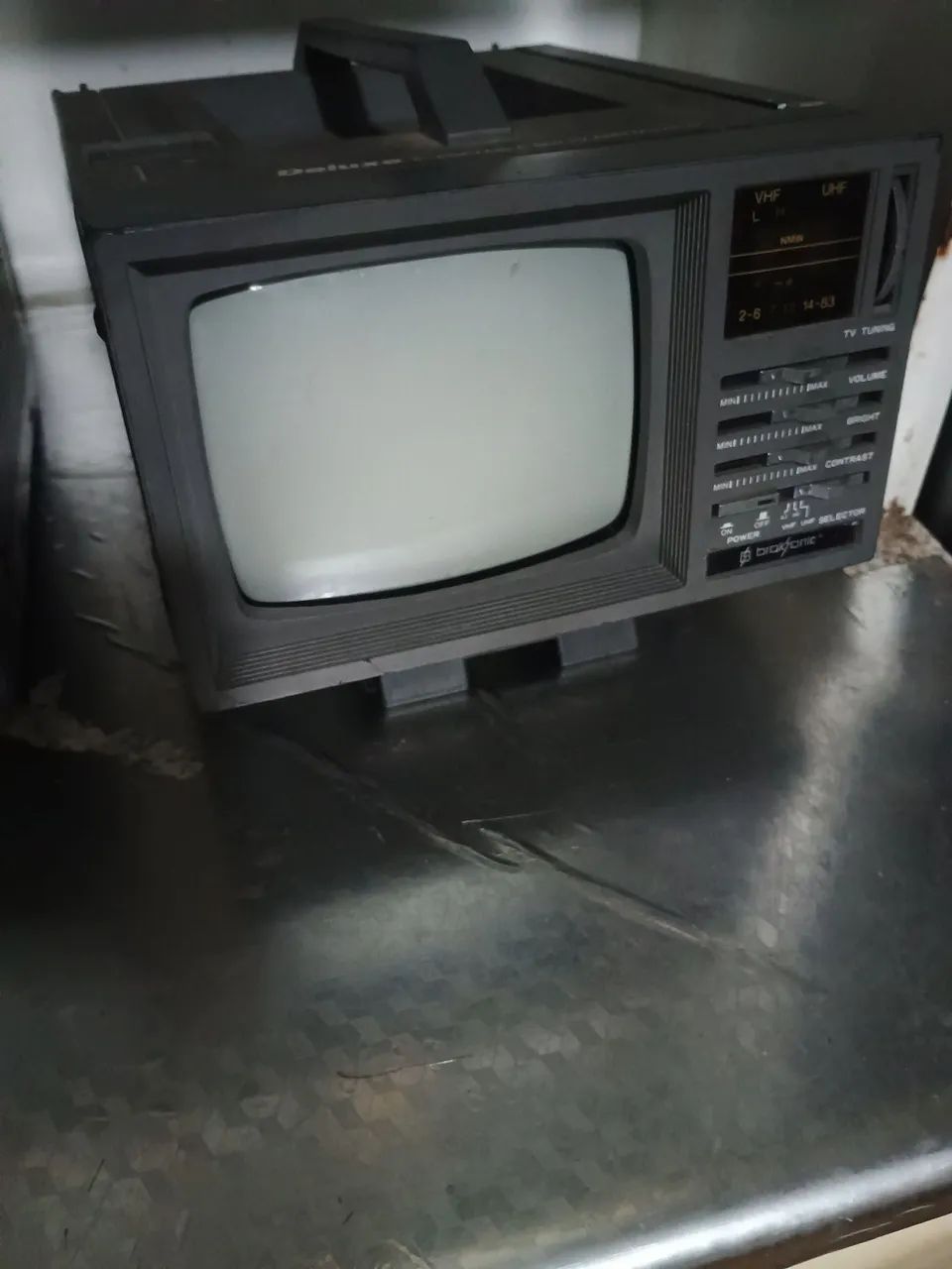 Tv preto e branco 5 polegadas funcionando perfeitamente com av