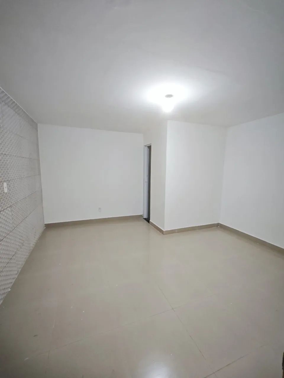 Kitnet 210 sul - 1 cômodo c/ banheiro + cozinha/área de serviço  - Foto 2