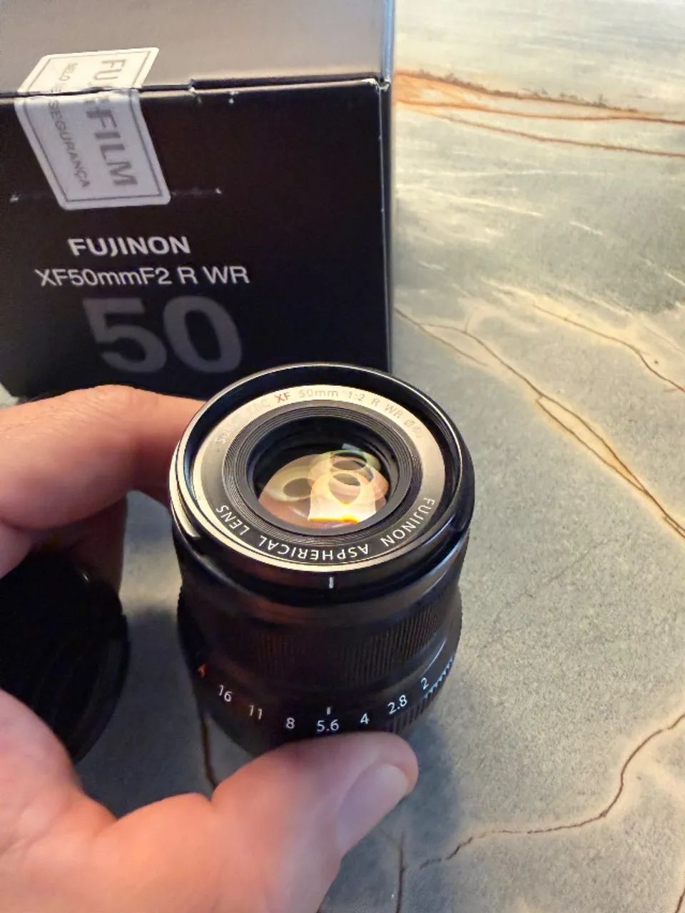 Lente Fuji X 50mm f/2, em perfeito estado, na caixa, com todos acessórios originais - Foto 2
