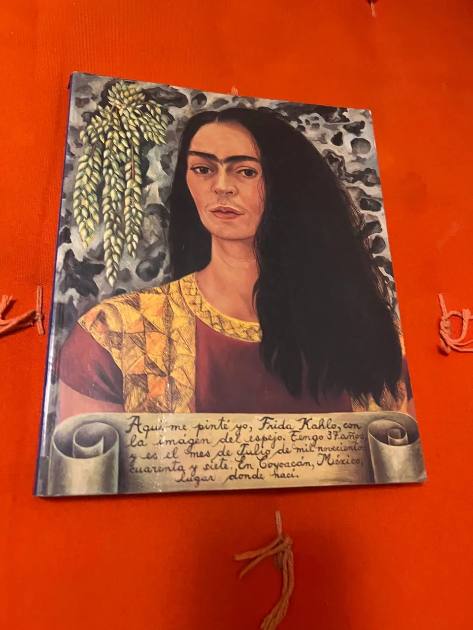 Catálogo com toda a história de Frida em alemão  - Foto 2