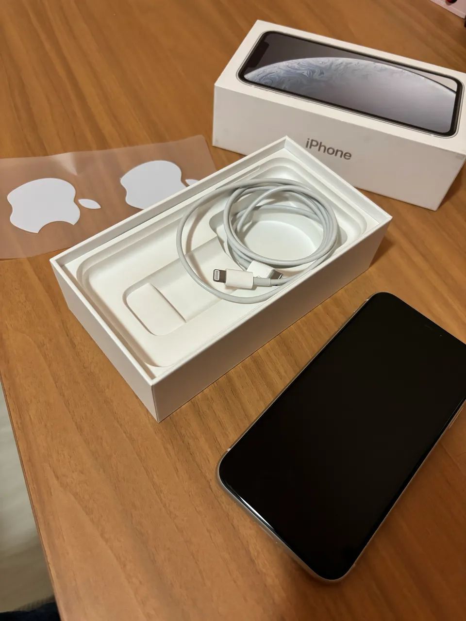 Iphone XR 64GB branco - com caixa e cabo original - Celulares e