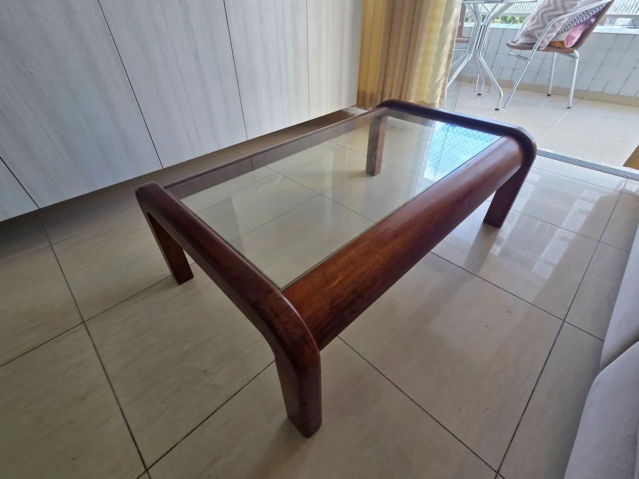 Centro para sala madeira e vidro 110x70cm