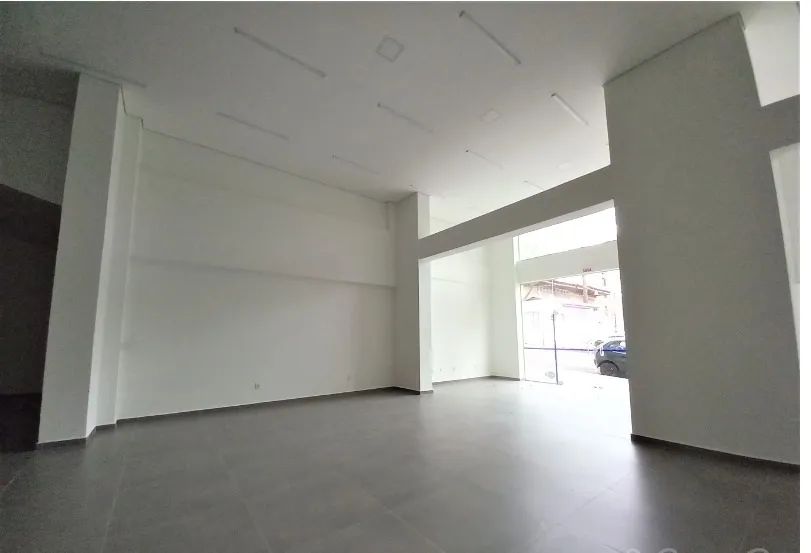 Sala Comercial Terrea na Av Nereu Ramos - Foto 4