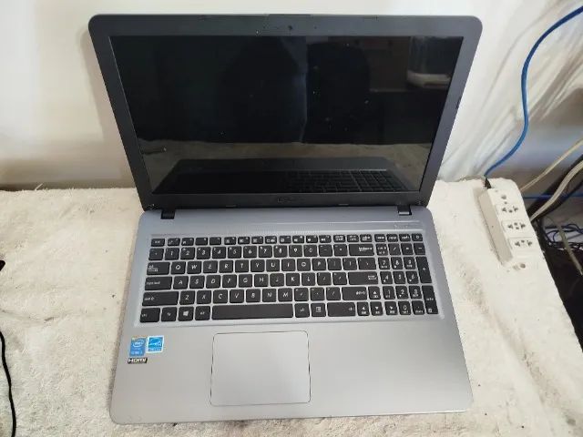 Notebook Asus X540L i3-5020U, 2,20GHZ, tela de 15,6 polegadas com defeito