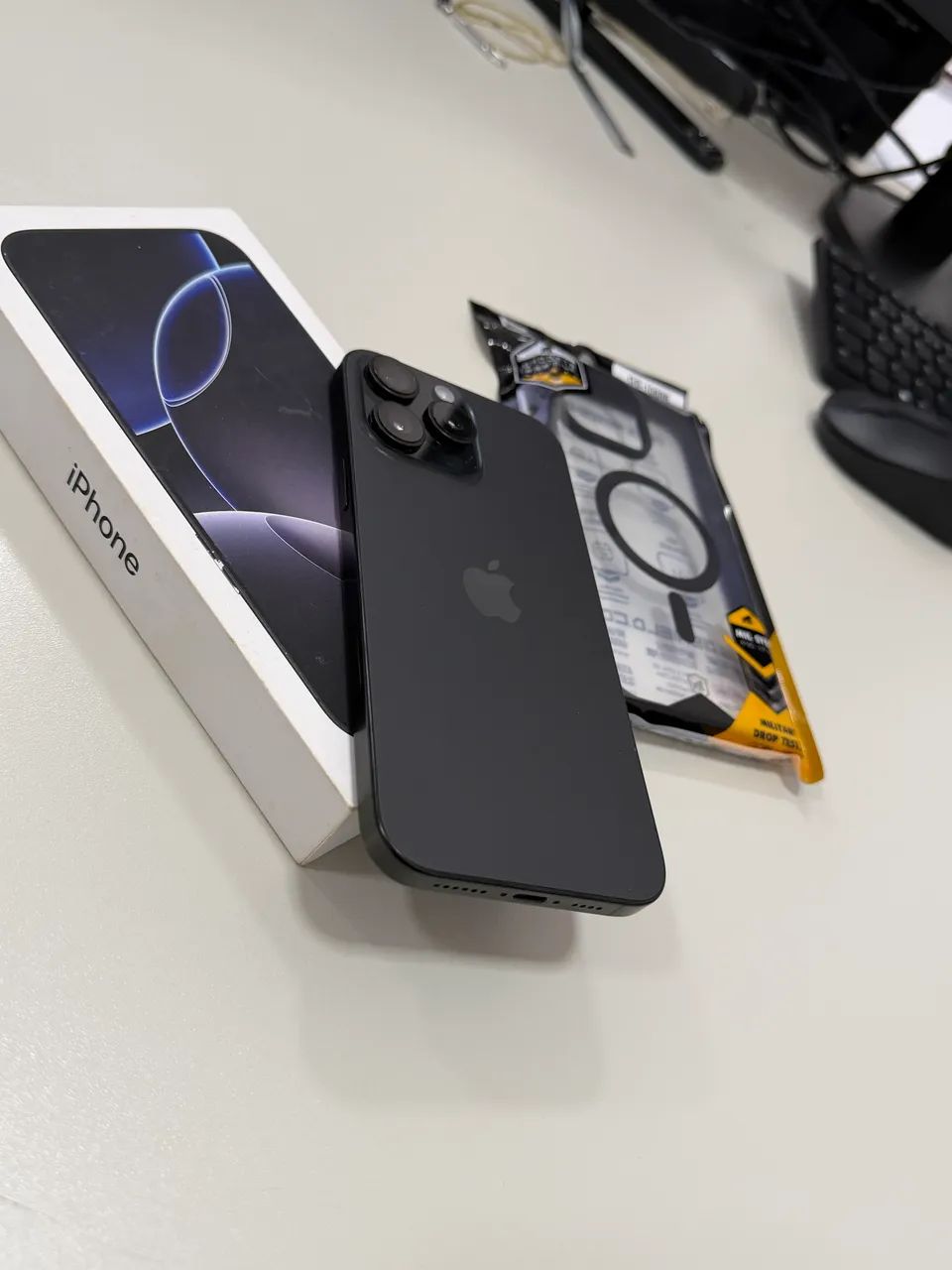 iPhone 16 Pro Max 256 GB - Acompanha capinha Gshield