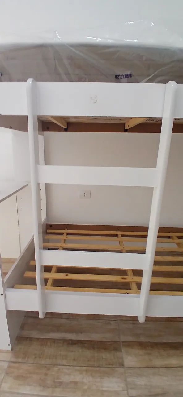 Beliche juvenil com dois colchões em ótimo estado - Foto 3