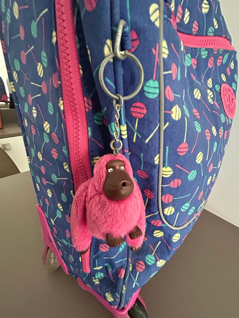 Mochila escolar Kipling com rodinhas - Foto 4