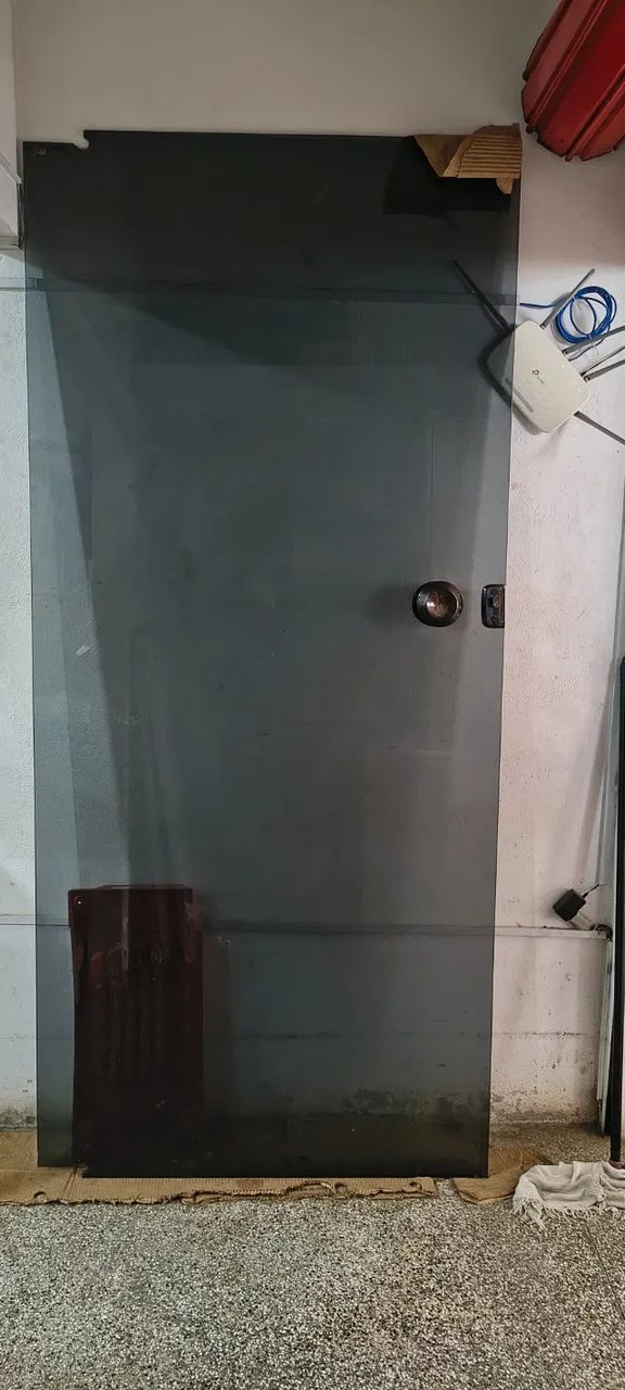 Porta de vidro ( blindex ) medida  2,37 x 1,07 
