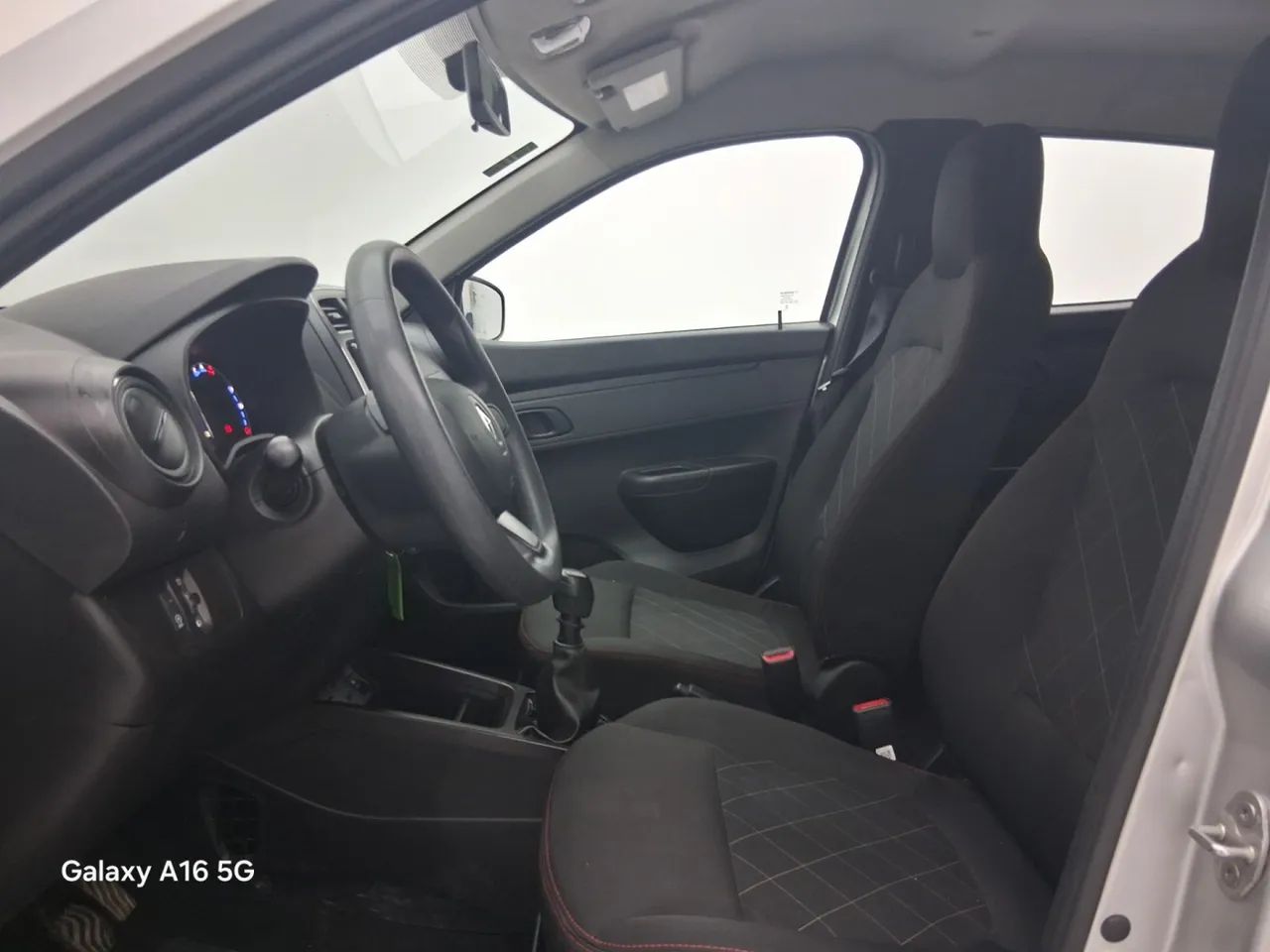 Renault Kwid 1.0 Zen, foto 16 de 18