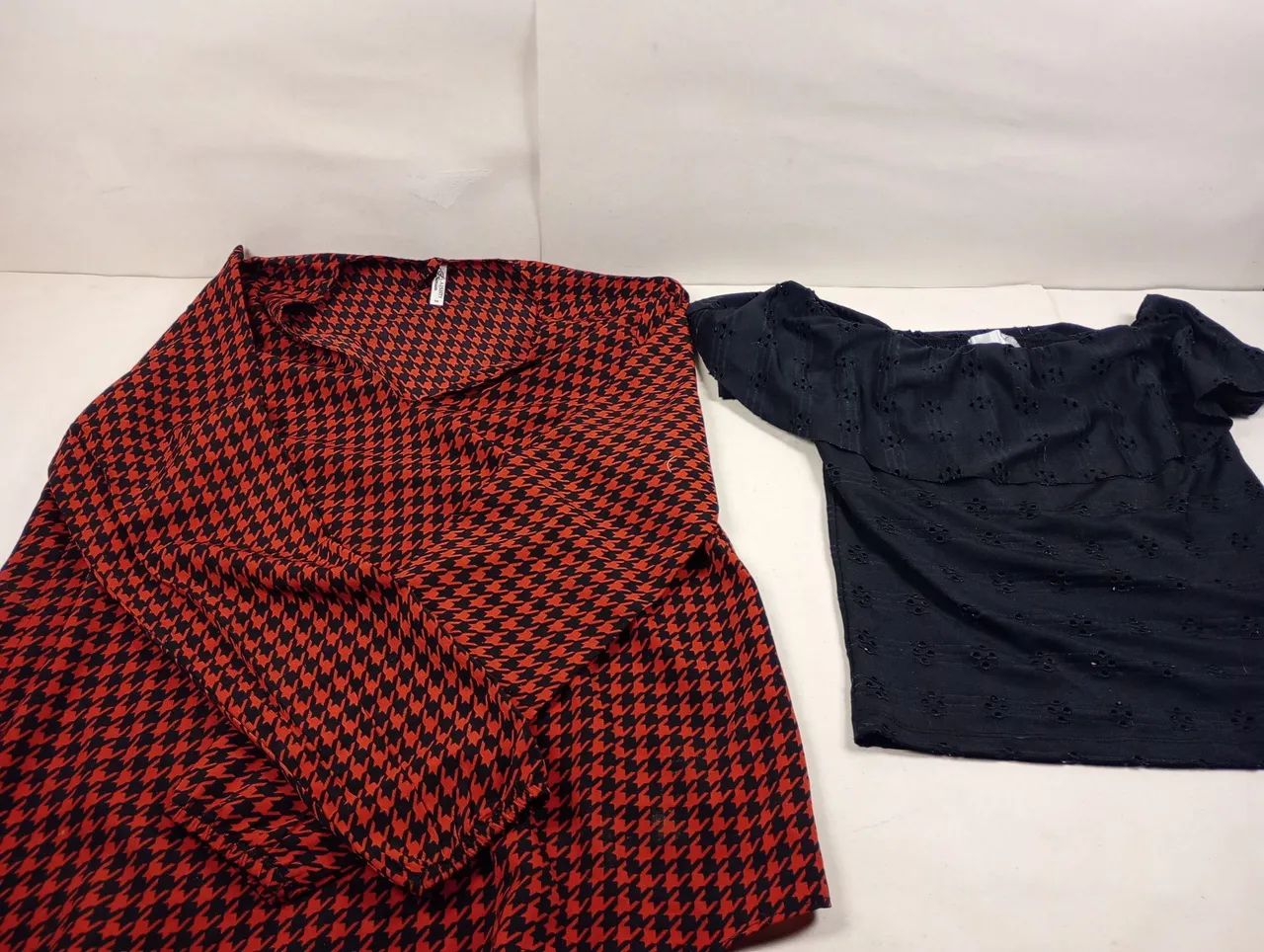 Kit com 6 Camisetas Femininas Tam. P e M - Foto 2