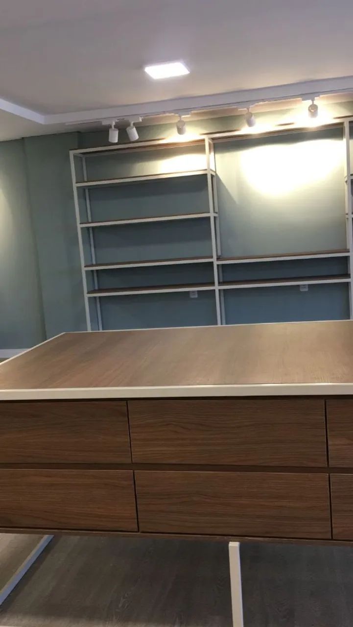 Mesa / Ilha Planejada Estilo Industrial com 12 Gavetas, MDF Premiun e Vidro Temperado - Foto 4