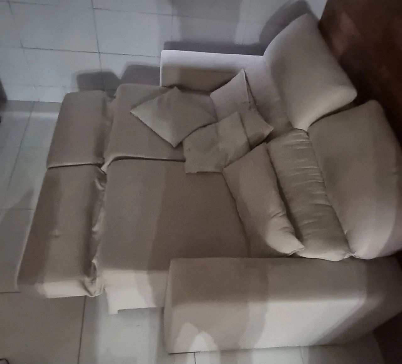 Vendo sofá retrátil e com chaise  - Foto 4