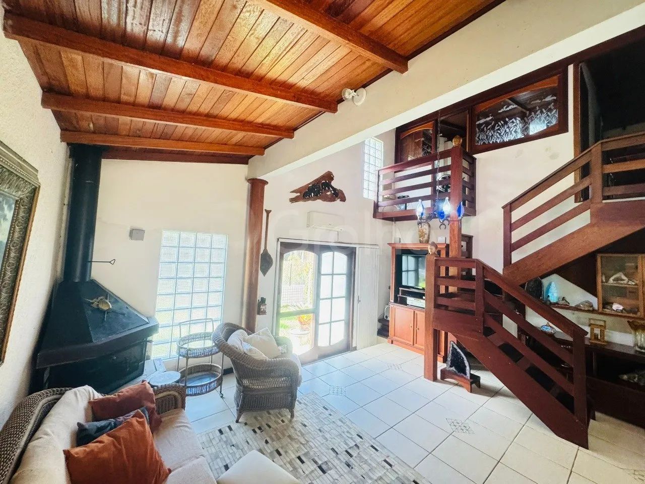 Casa com 5 dormitorios a 150m da praia da Daniela - Florianópolis