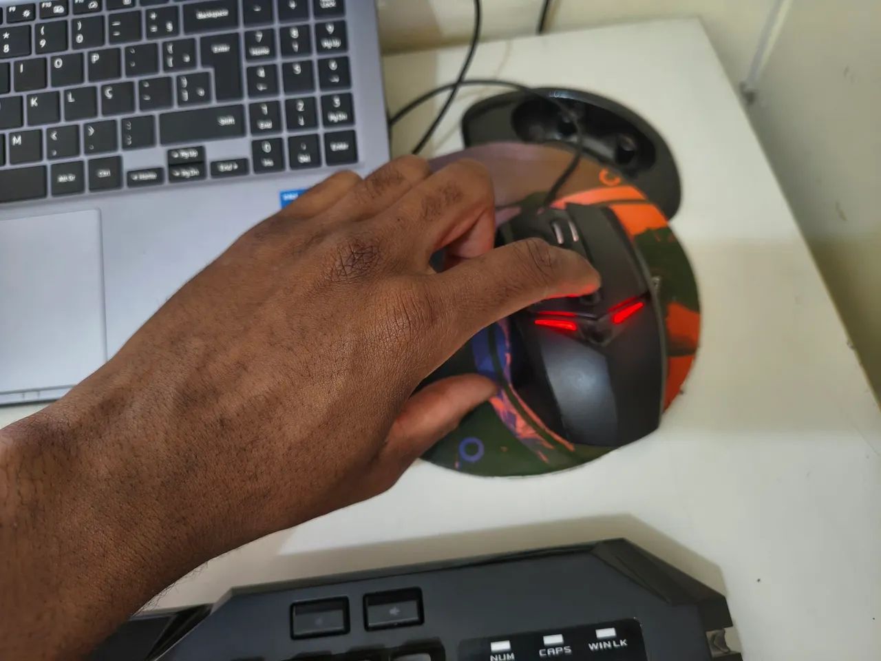 Kit Gamer Teclado e Mouse iluminados + Brinde - Foto 4