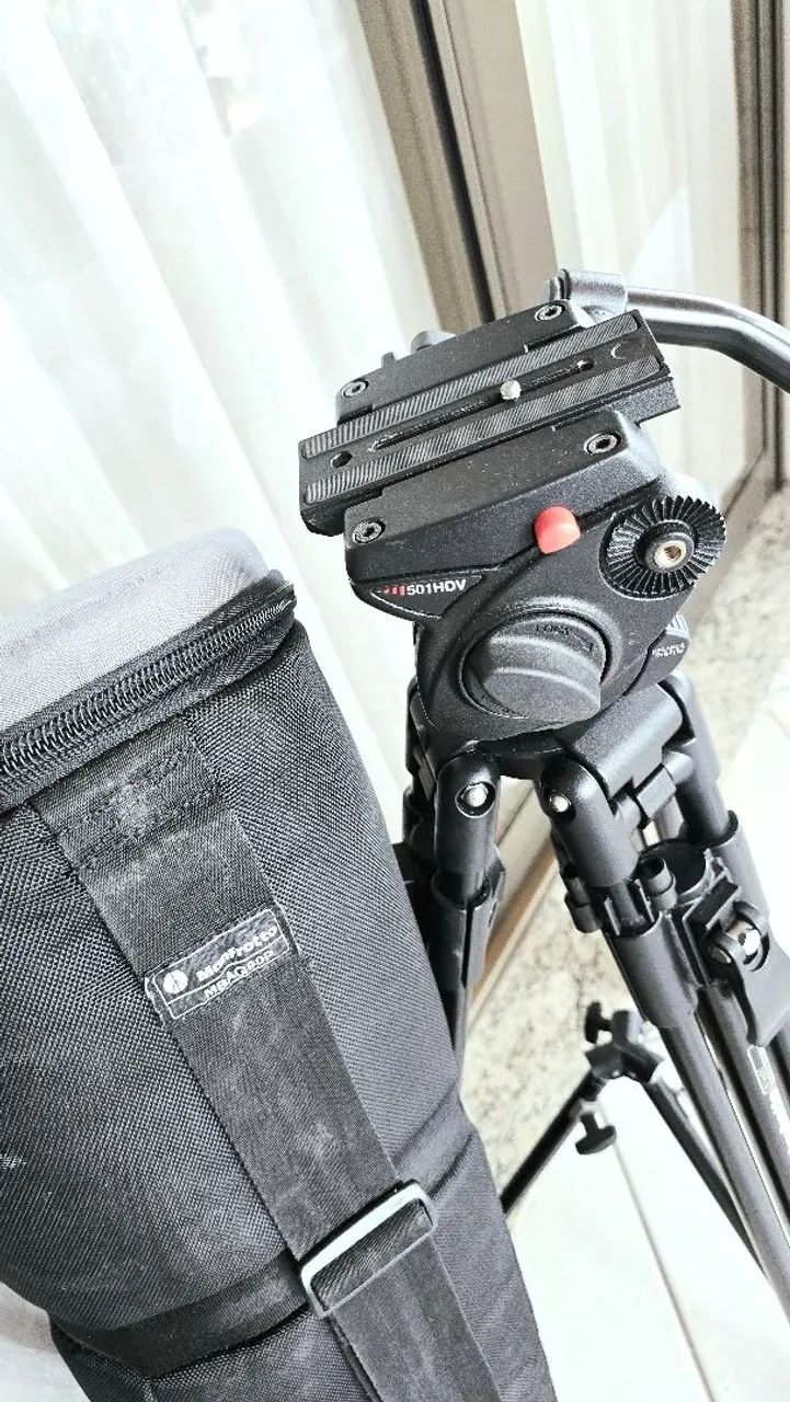 Tripé Manfrotto 351MVB2, com Cabeça 501HDV e Bag Original.  - Foto 2
