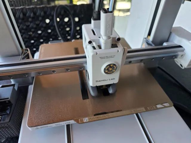 Impressora 3D Bambu Lab A1 (não é a combo) novinha, Funcionando 100%, Completa na caixa - Foto 5