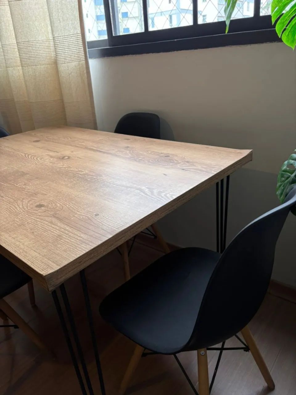 Mesa de Jantar MDF com 4 Cadeiras Pretas