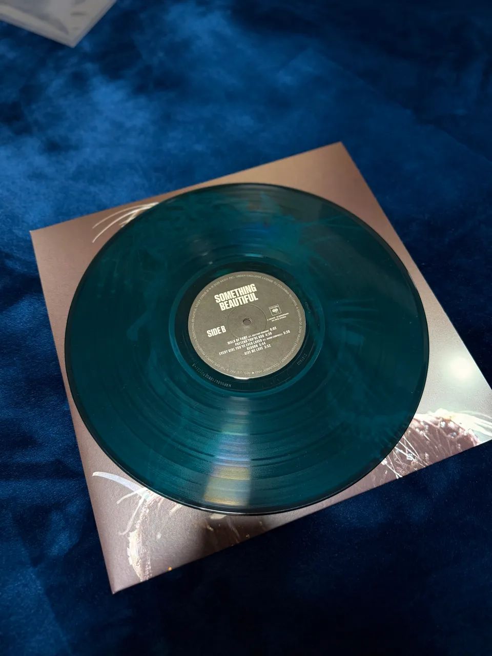 Vinil Miley Cyrus Something Beautiful - Autografado - Foto 3
