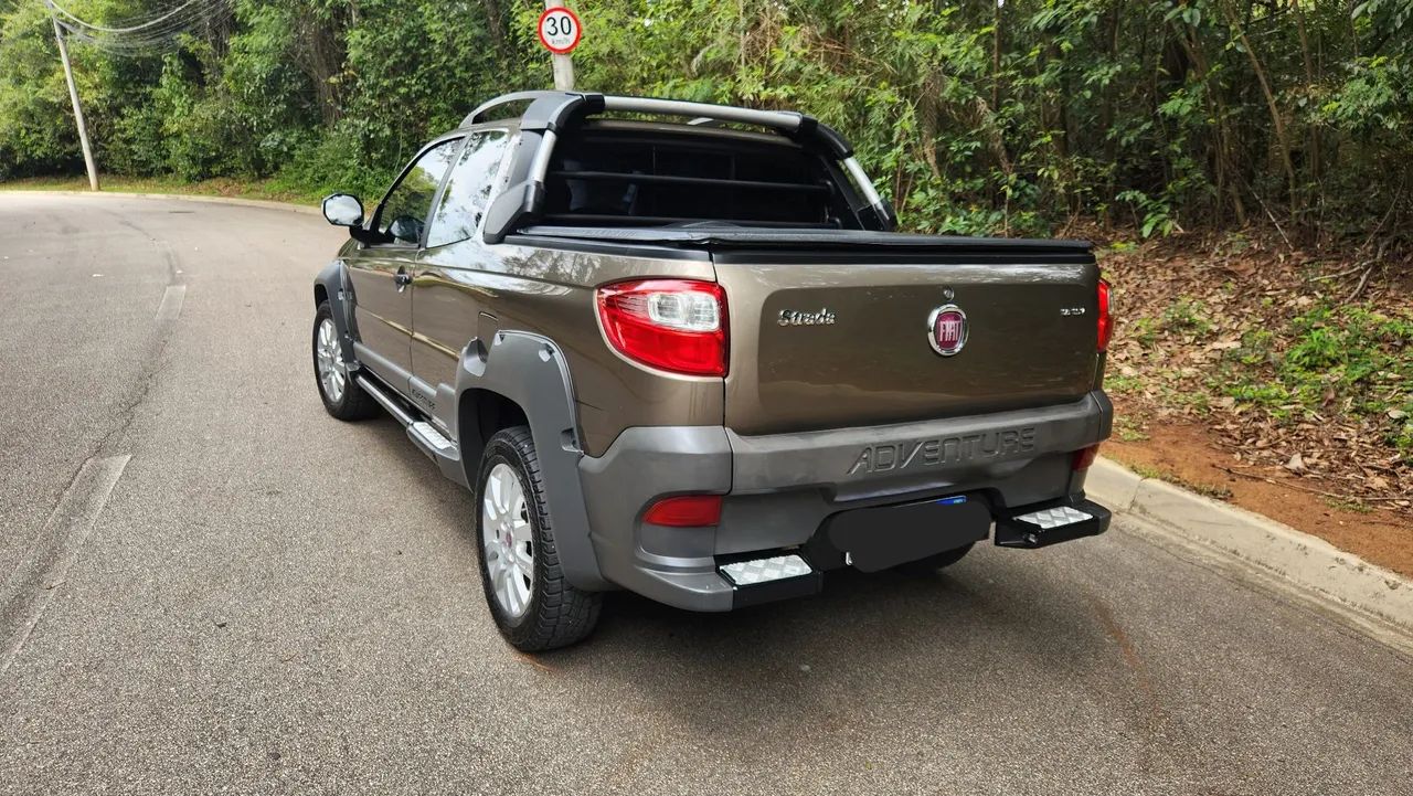 Fiat Strada Adventure1.8/ 1.8 Locker Flex CD 2014 - Foto 4