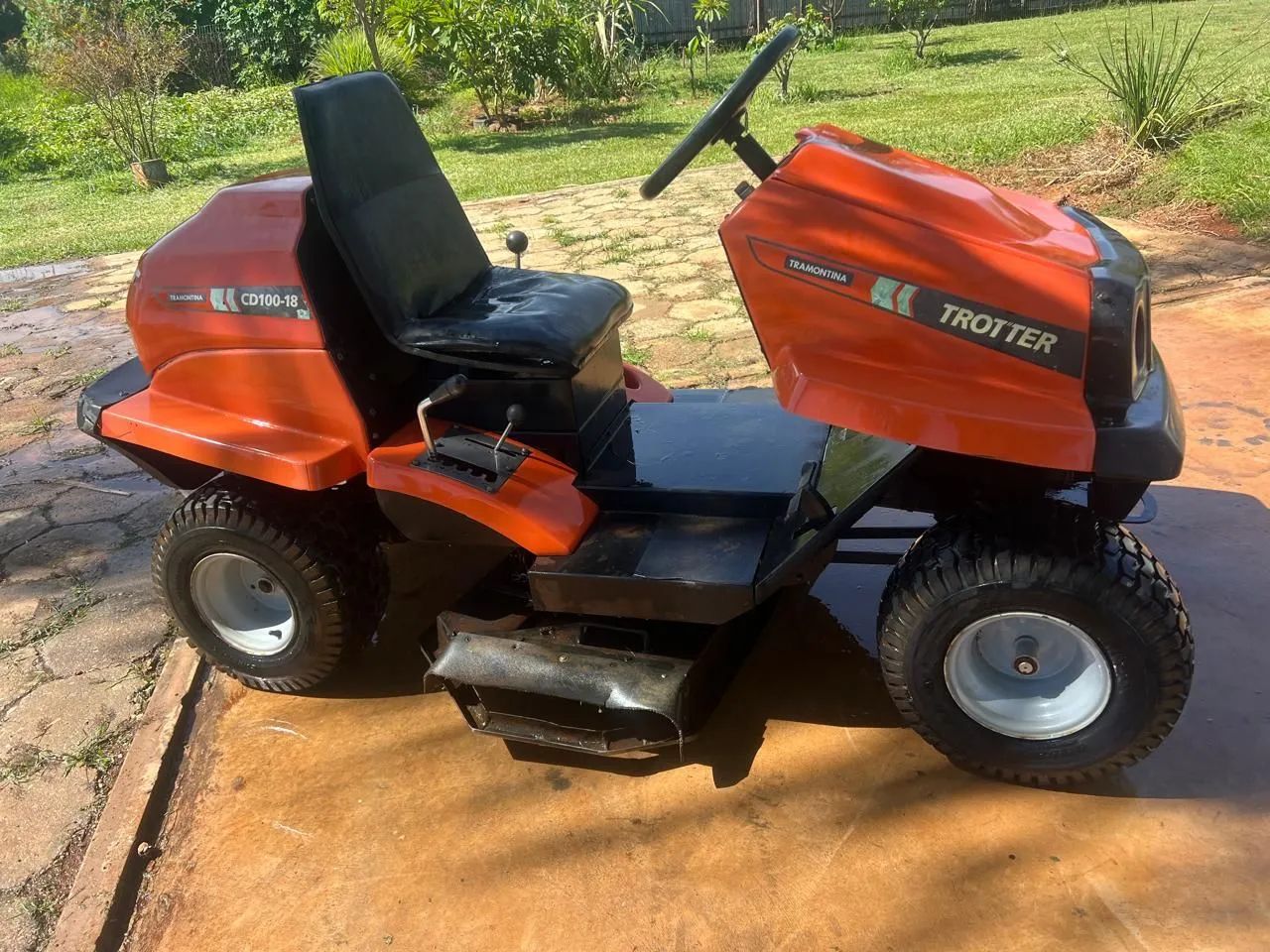 Trotter Cprtador de Grama Dirigível Tramontina 18hp - Estado de Zero - Foto 2
