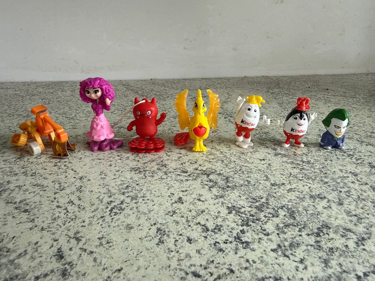 Kinder ovo - Kinder joy - brinquedos diversos - $ 10,00 cada