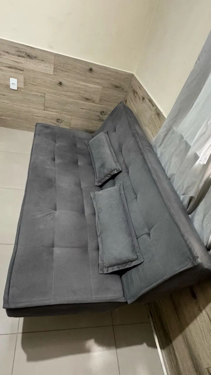 Sofá cama seminovo com almofadas - Foto 2