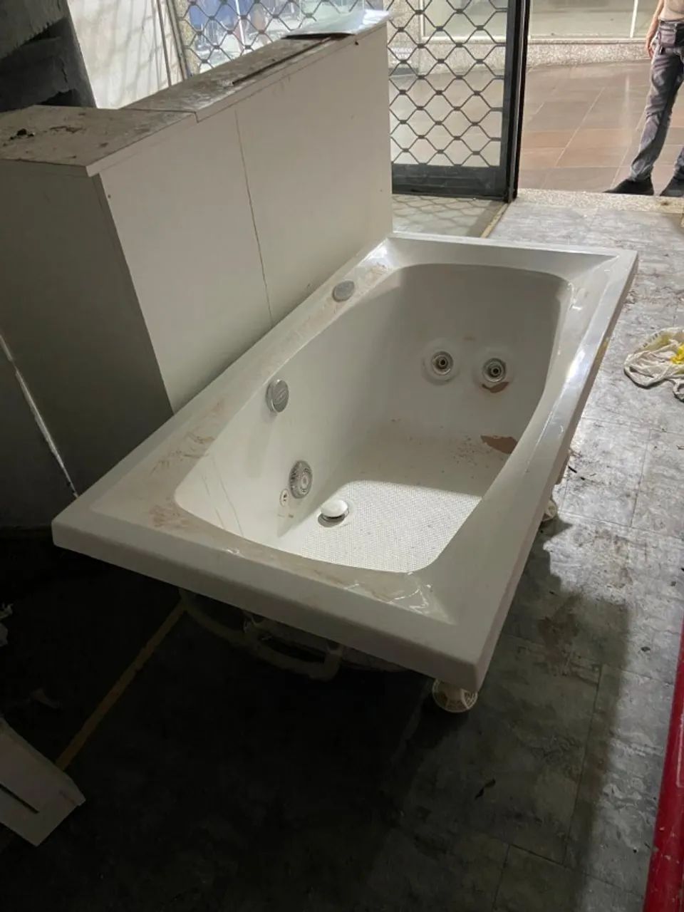 Jacuzzi banheira nova, com aquecimento , com 1,80 m de comprimento por 0,50 m de largura  - Foto 3