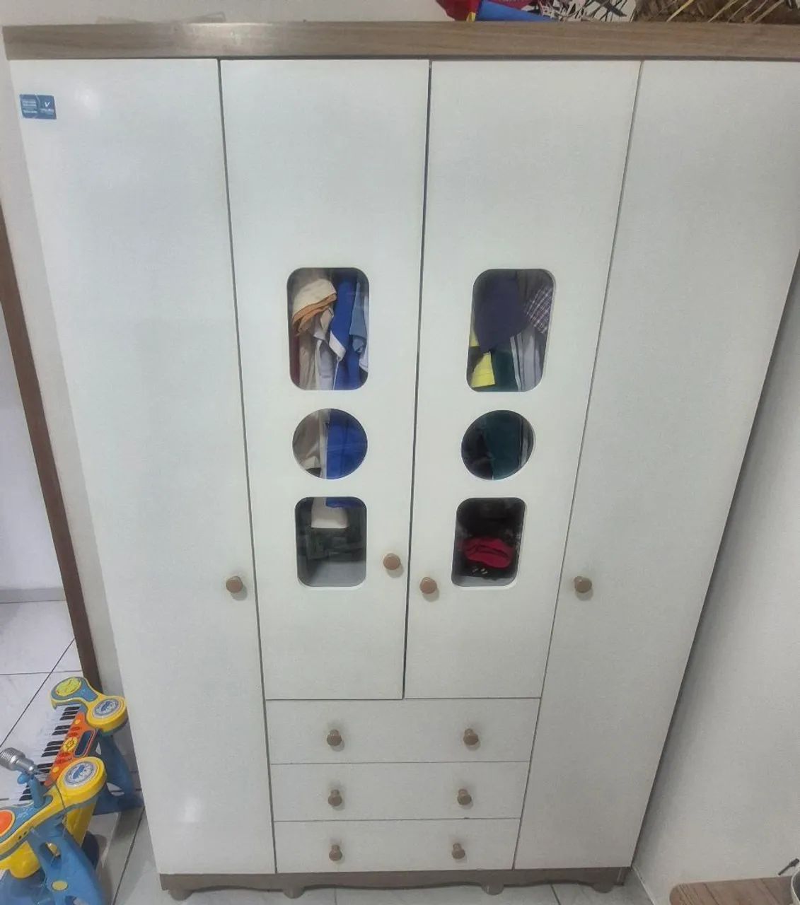 Guarda roupa e comoda infantil 