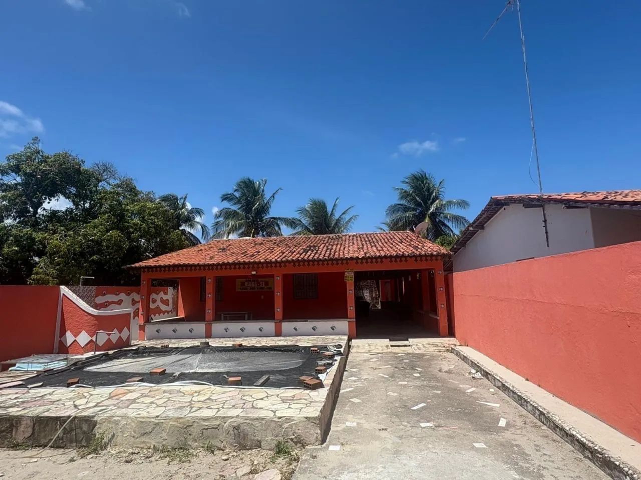 Excelente Casa em Carne de Vaca com Piscina - Foto 5