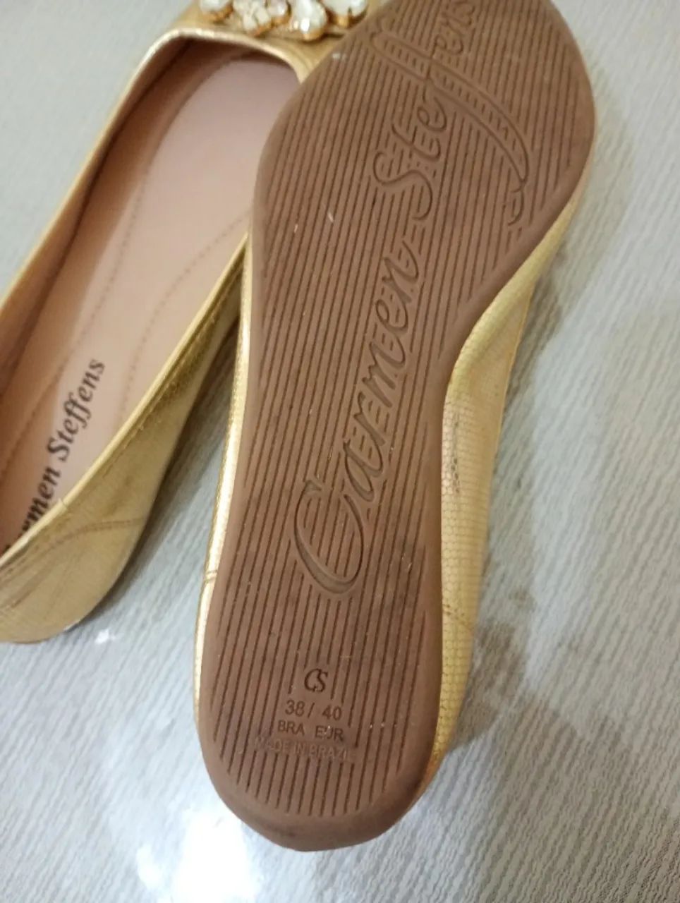sapatilha dourada Carmen Steffes 38 - Foto 5