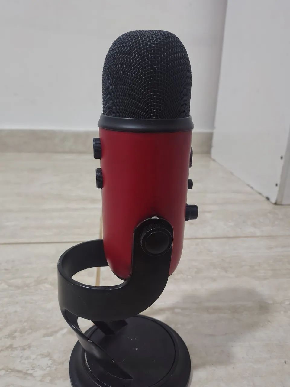 Blue Yeti Vermelho - Microfone USB para Streaming/Gravação - Foto 3