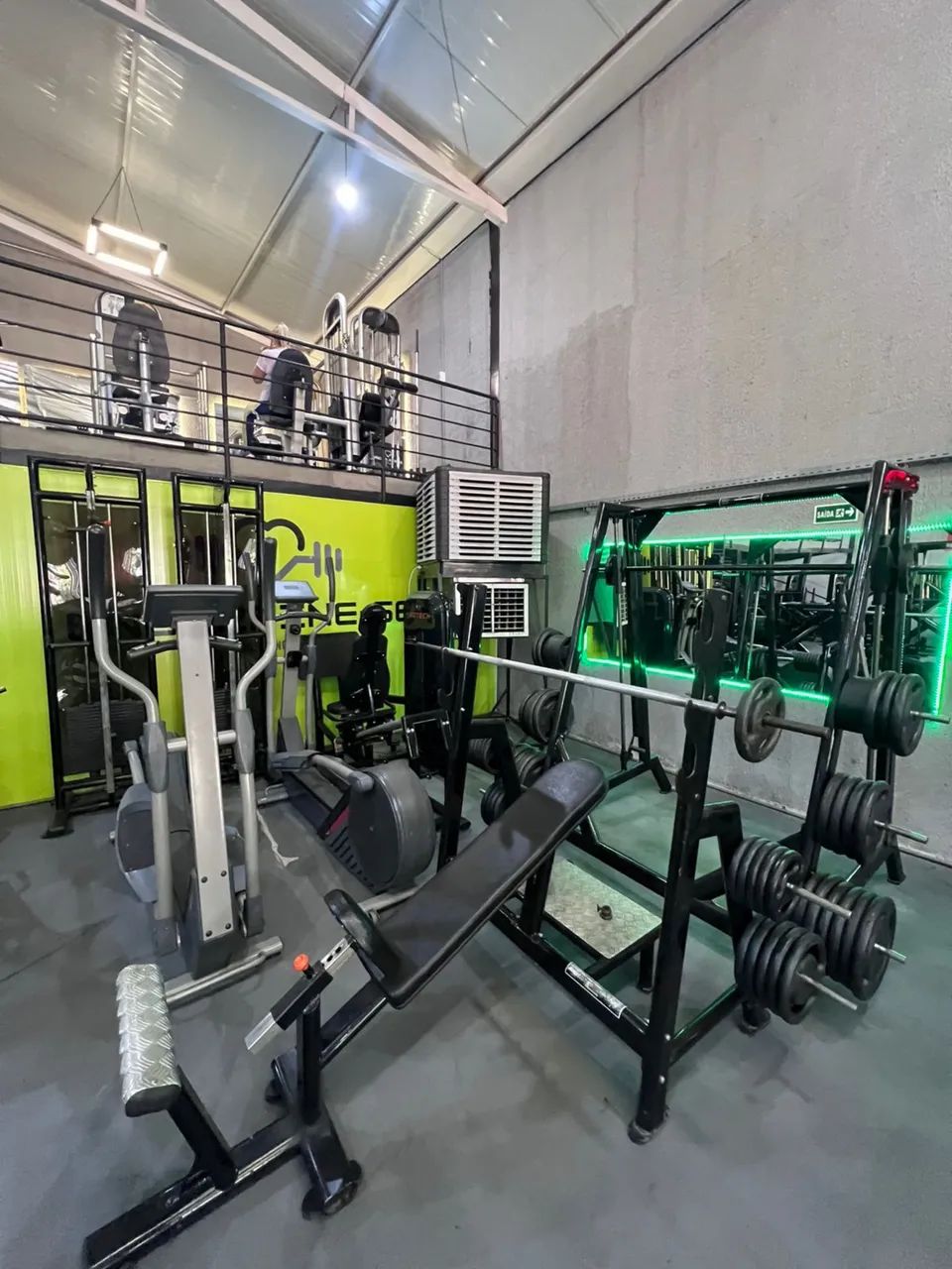 ACADEMIA /APARELHOS DE GINÁSTICA  - Foto 2