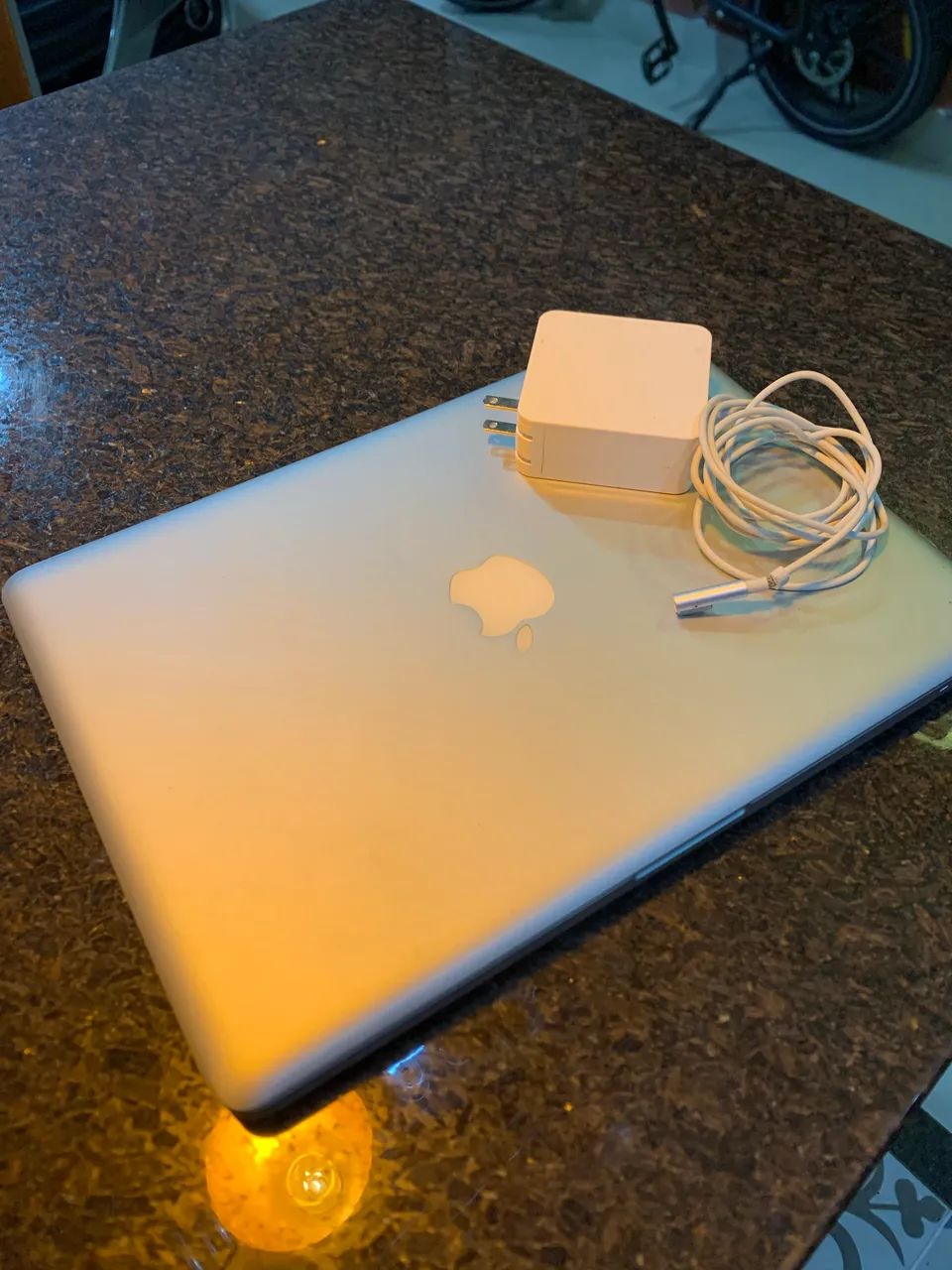 MacBook Pro 13 2011 Core i5 メモリ1TB シルバー Apple MacBook Pro 2011 - Intel Core I5 - 8Gb Ram - 256Gb SSD