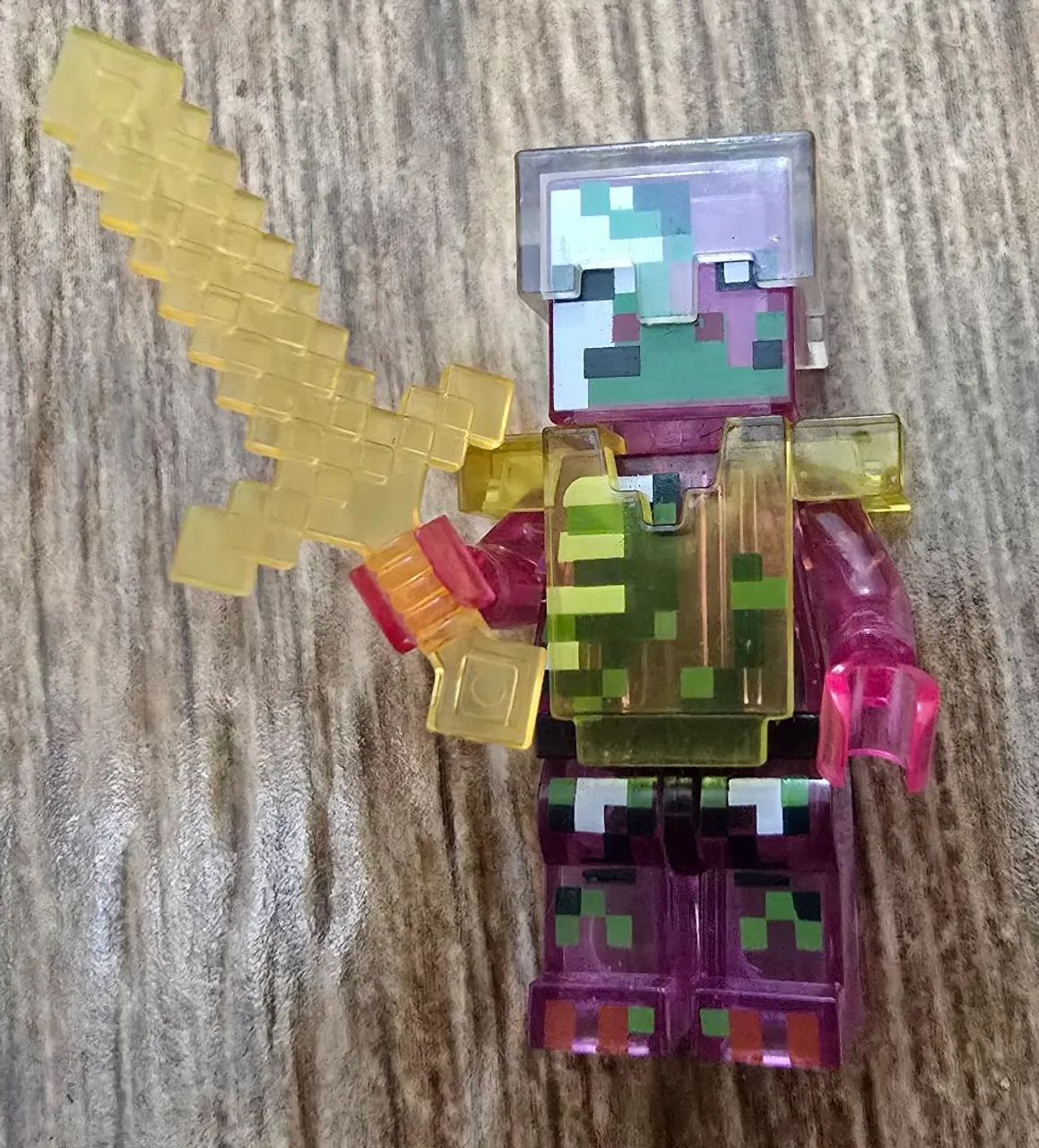 Boneco Mini Zumbi Piglin translúcido colecionável Minecraft com espada - Foto 4
