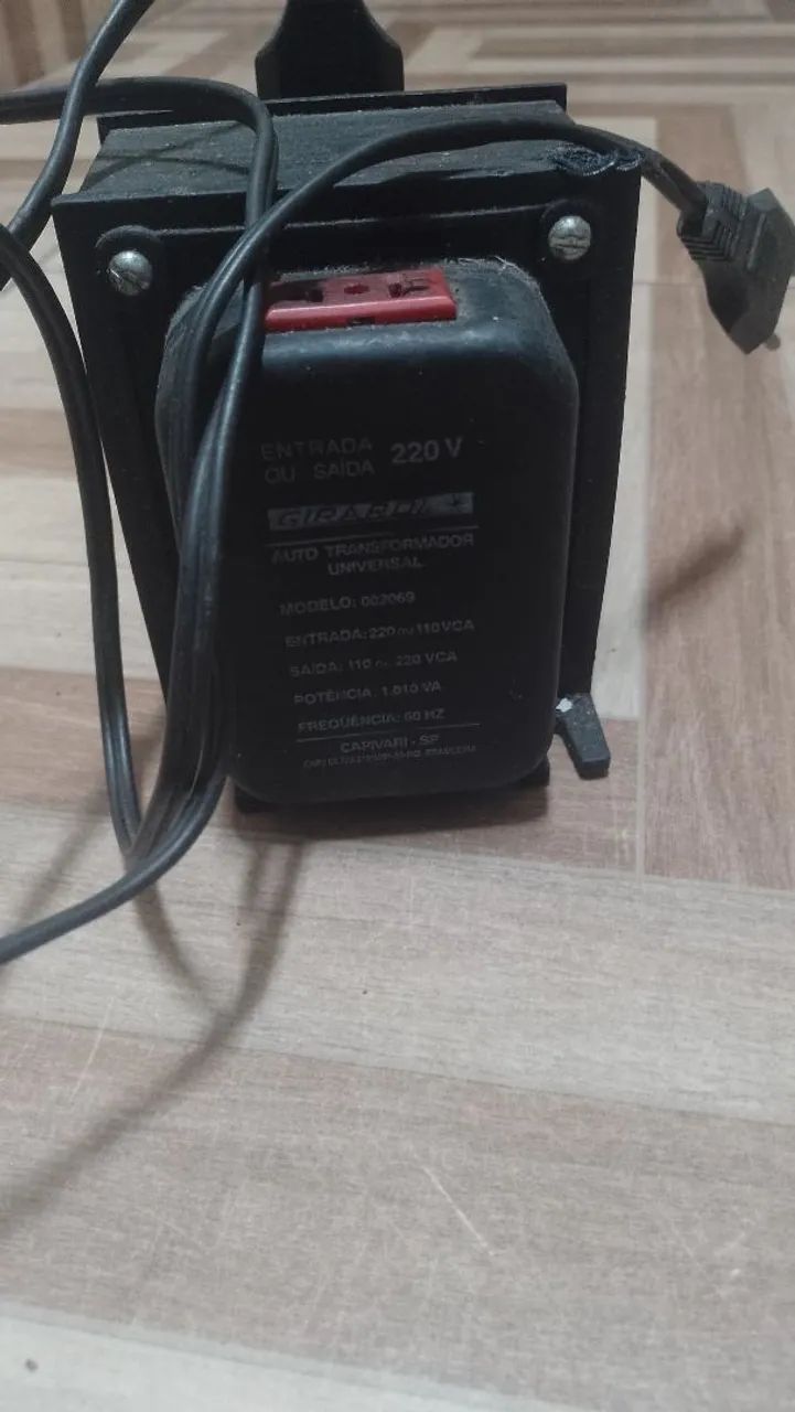 TRANSFORMADOR DE VOLTAGEM 1,400 WATTS 