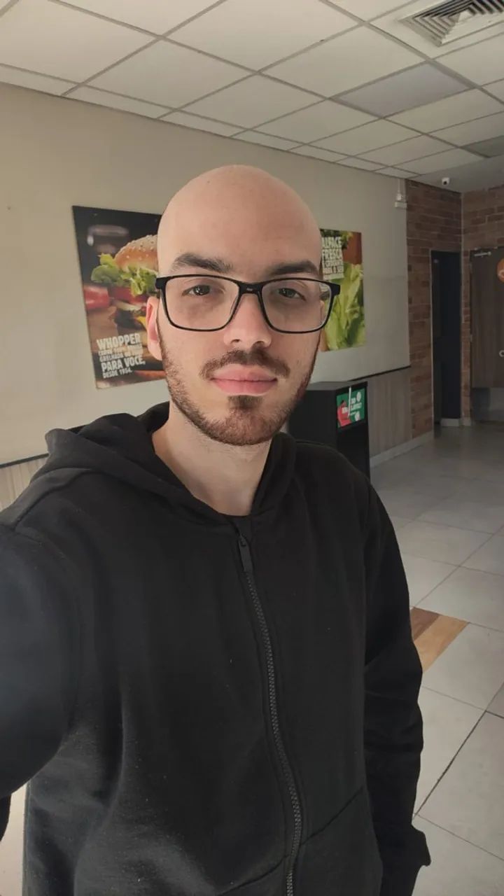 Coordenador de redes sociais e editor de video