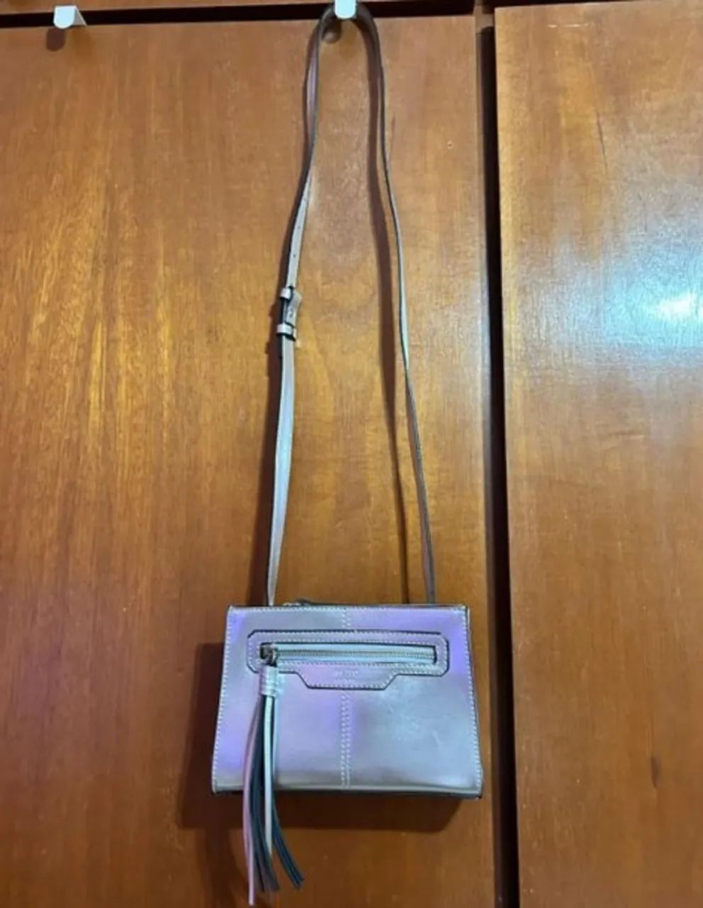 BOLSA AREZZO PRATA METALIZADA COM TASSEL - Foto 3