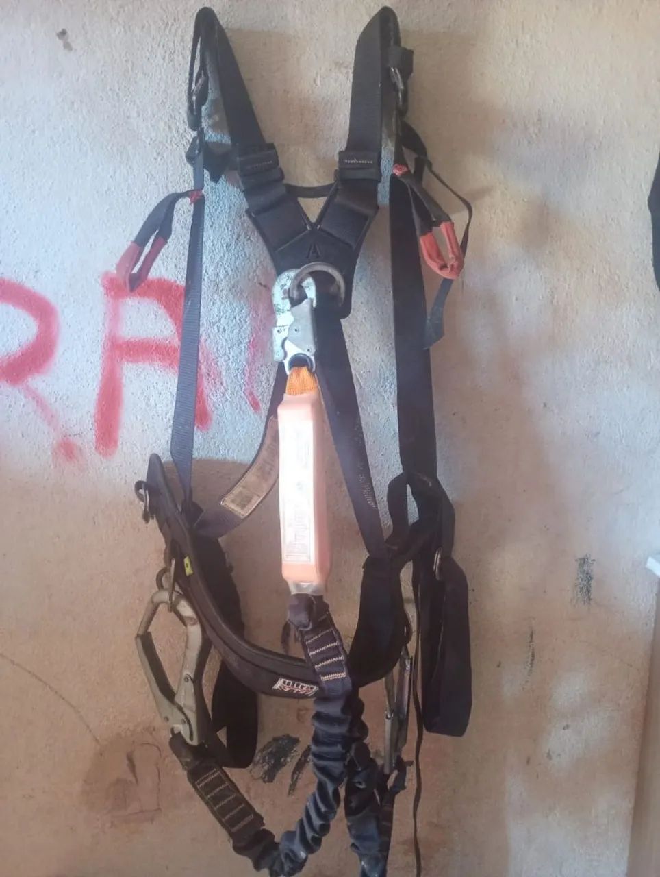 Vendo 2 cintos de segurança 