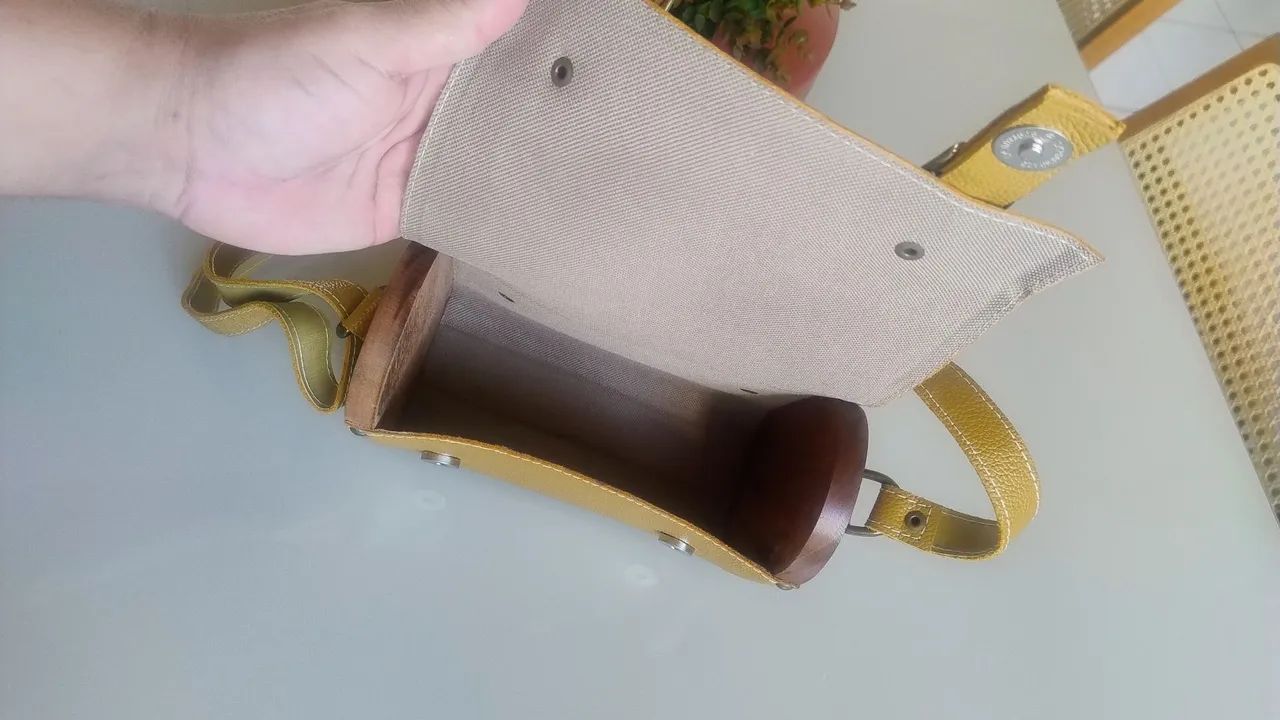 Bolsa POCKET em Couro e Madeira da Estúdio Matulão  - Foto 5