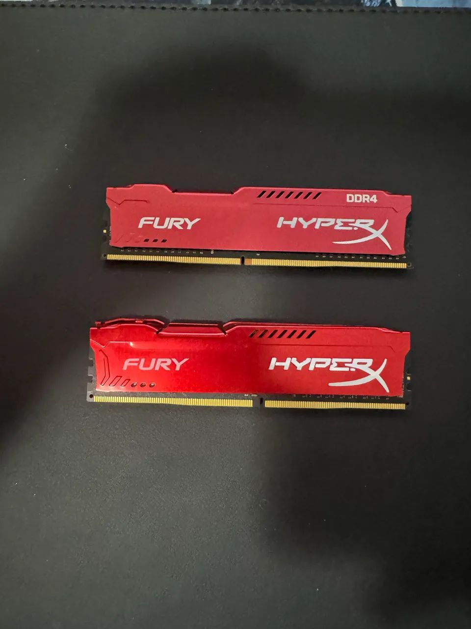 Dois pentes de Memória DDR4 com 8GB cada